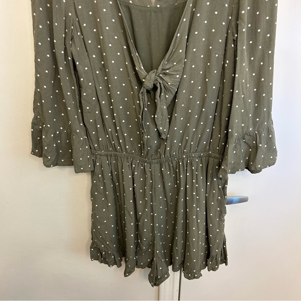 Abercrombie & Fitch Sage Green White Polka Dot Front Tie Romper Size Medium - Picture 6 of 8